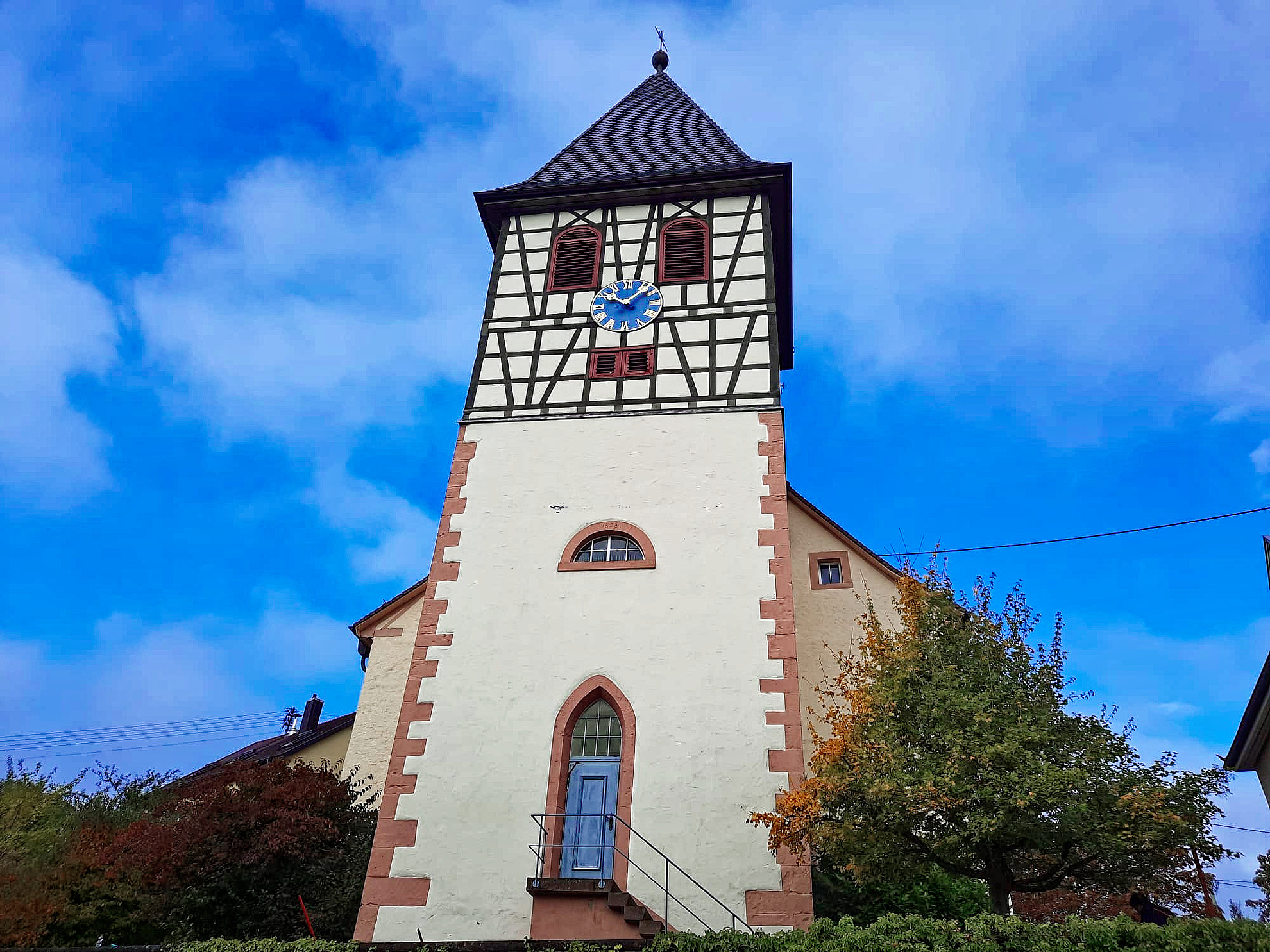 Kirchtrum der Ittersbacher Kirche